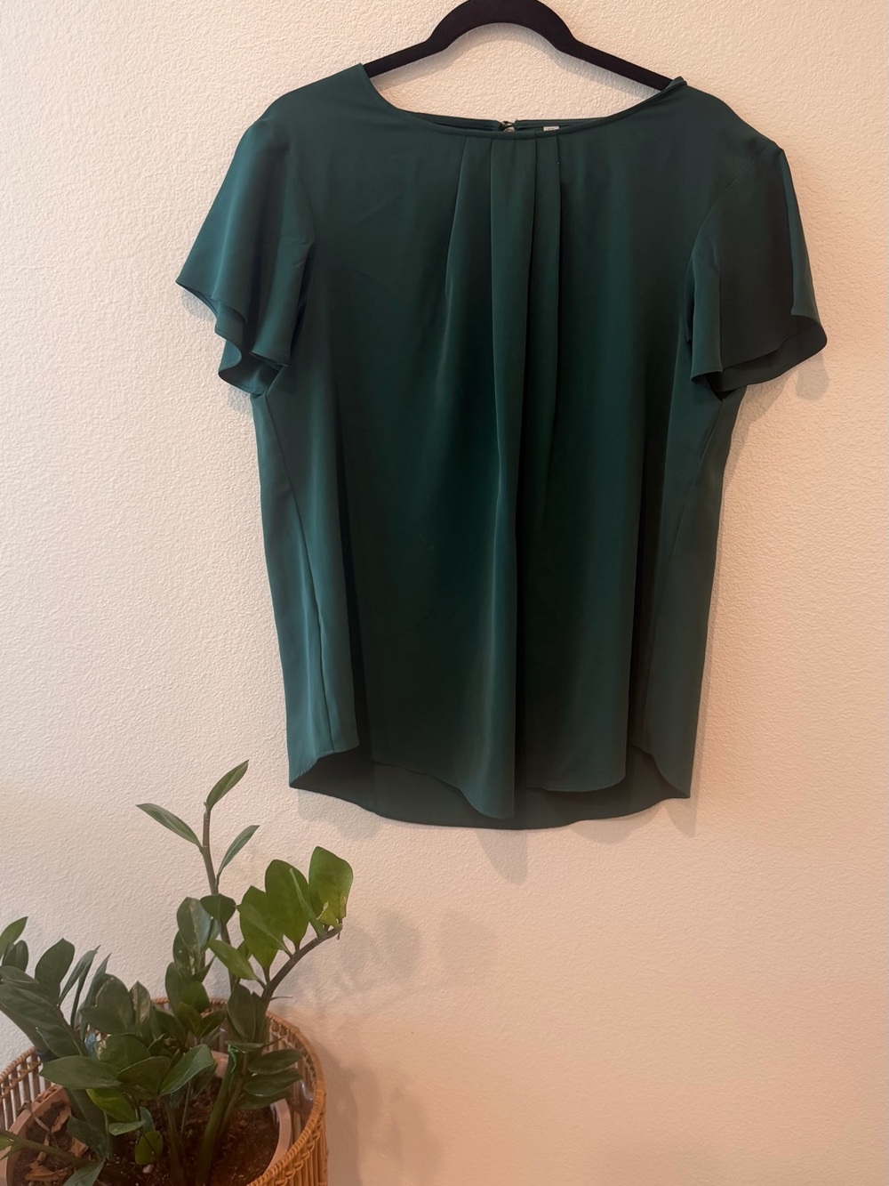 Elegant Emerald Flutter Sleeve Women's Blouse